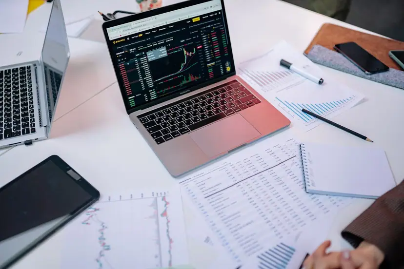 Black Friday 2026: Neotrust projeta R$ 13,3 bi em quatro dias e Abiacom, R$ 16,6 bi na semana